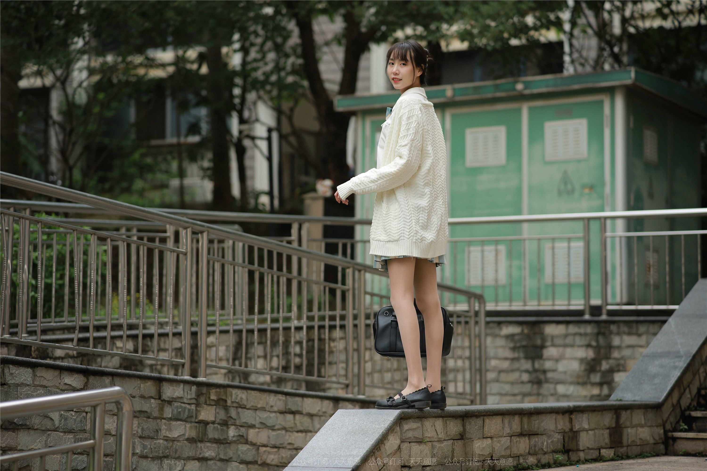 IESS异思趣向  2021.11.02 丝享家963：团团《长腿JK装》